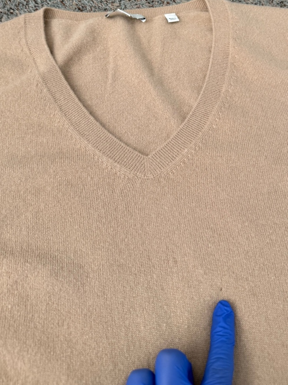 Vince Cashmere Weekend V-Neck Sweater - Picture 5 of 15